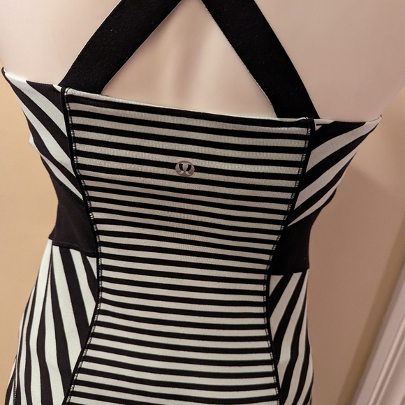 Lululemon Work it out black and pale green workout tops size 6 - Picture 6 of 7